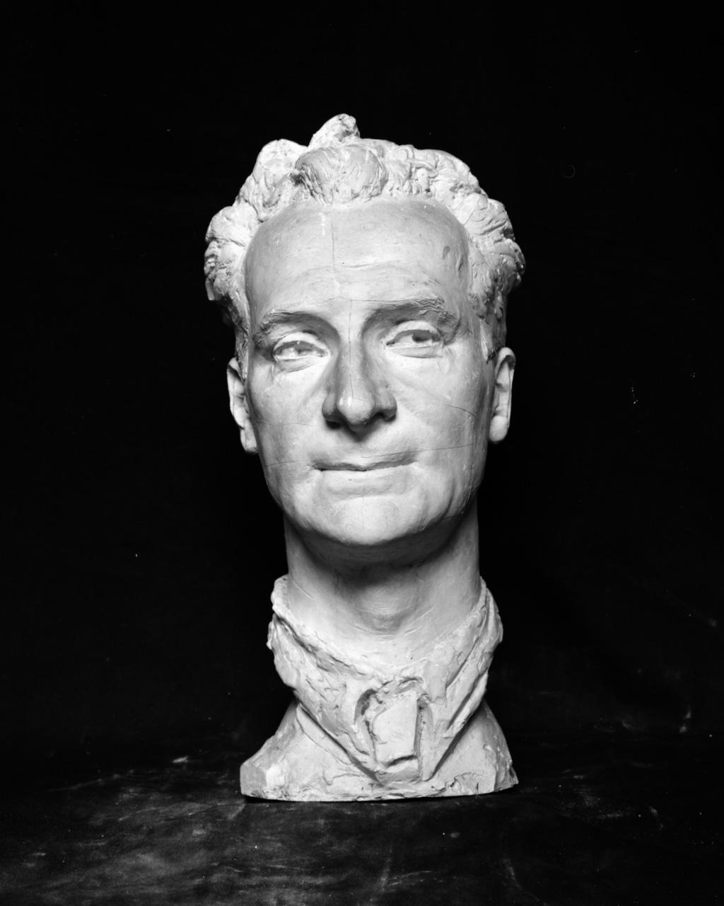 L'Architetto Michelucci (scultura, opera isolata) di Griselli Italo Orlando (sec. XX)