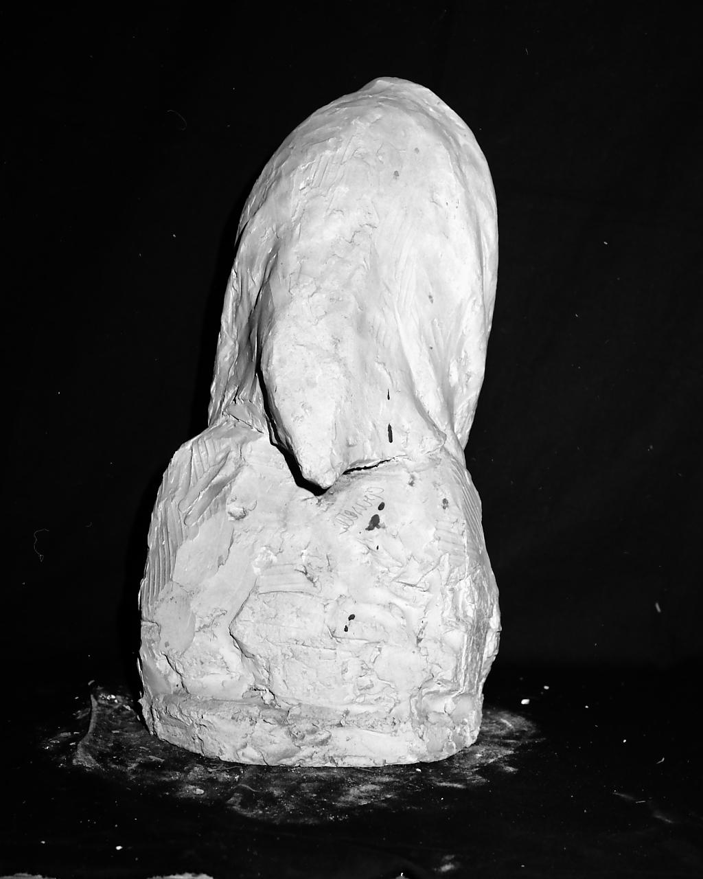 Ritratto di madre (scultura, opera isolata) di Griselli Italo Orlando (sec. XX)