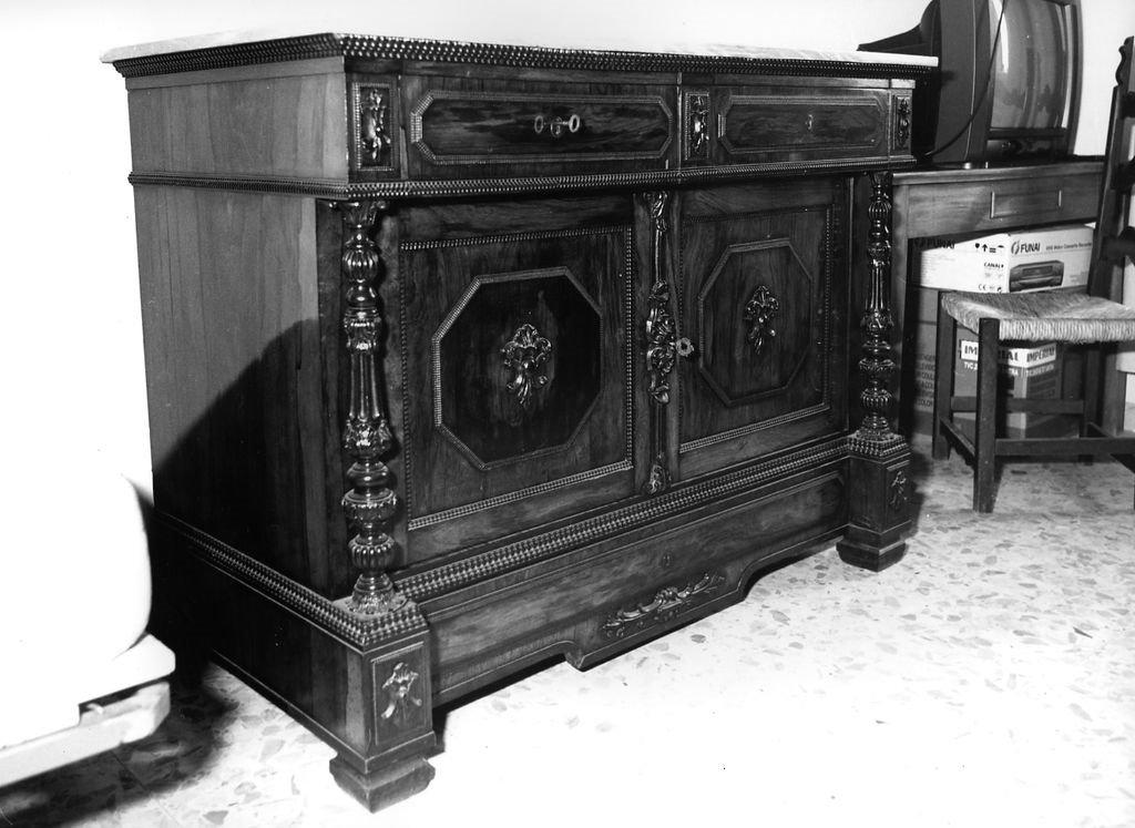 cassettone - bottega italiana (terzo quarto sec. XX)