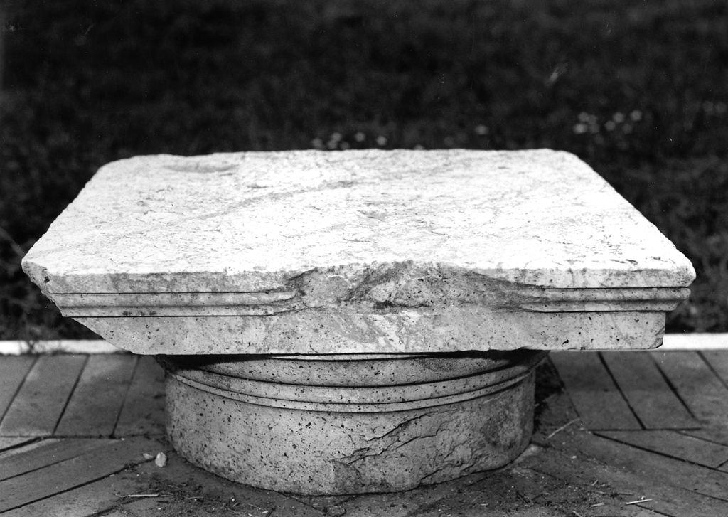 colonna, frammento - bottega italiana (seconda metà sec. XIX)