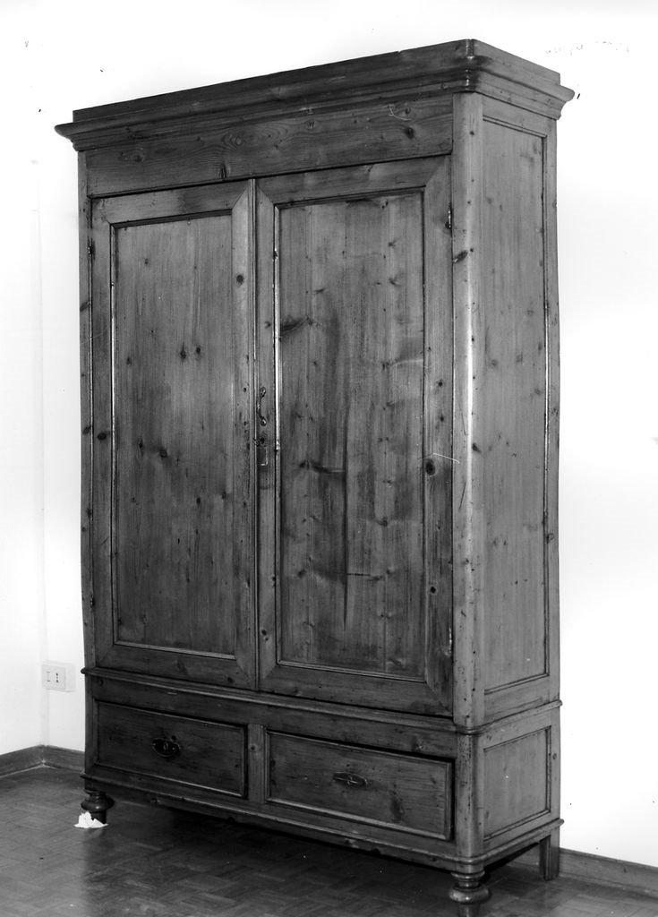 armadio - bottega italiana (prima metà sec. XX)