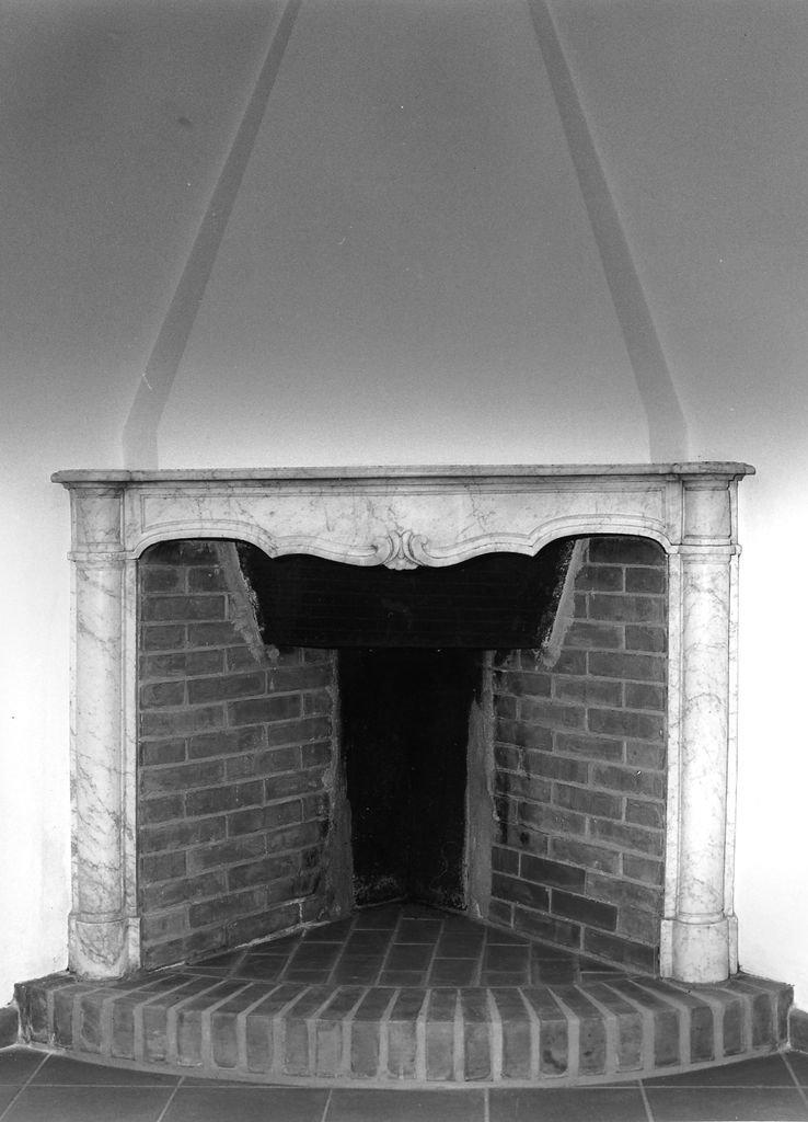 mostra di camino - bottega toscana (seconda metà sec. XIX)