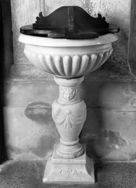 acquasantiera - a fusto - ambito apuoversiliese (secc. XVI/ XVII)