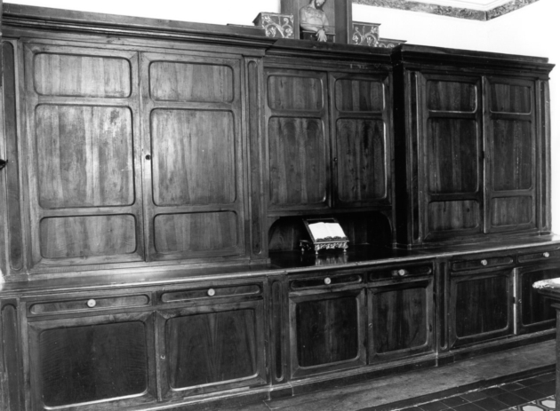 mobile a due corpi - ambito garfagnino (sec. XIX)