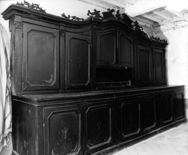 mobile da sacrestia con alzata - ambito garfagnino (seconda metà sec. XVIII)