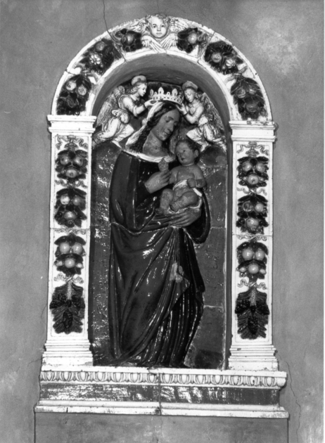 Madonna con Bambino e angeli reggicorona (rilievo) - ambito fiorentino (inizio sec. XVI)