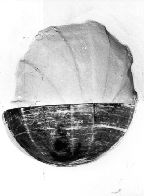 acquasantiera da parete - ambito apuano (sec. XVIII)
