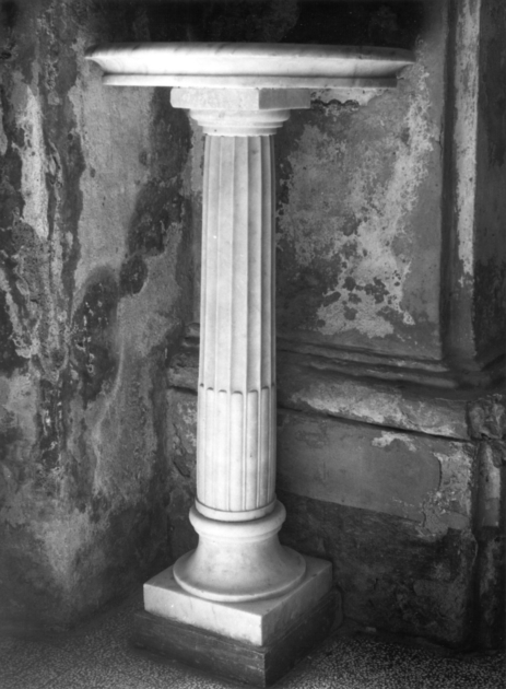 acquasantiera - a fusto - ambito apuano (seconda metà sec. XIX)