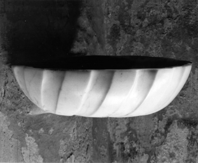 acquasantiera da parete - ambito apuano (seconda metà sec. XVIII)