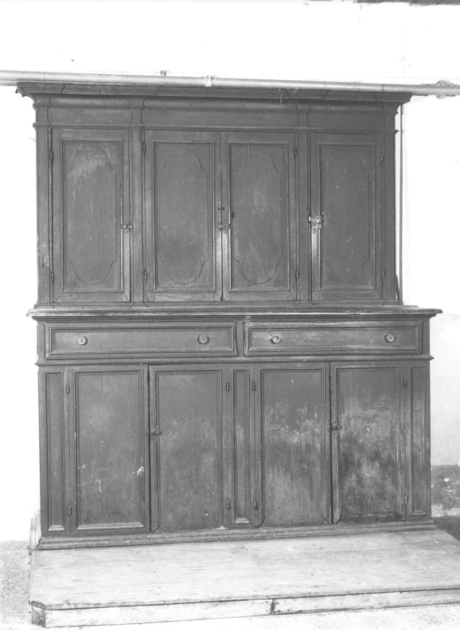 mobile da sacrestia con alzata - bottega italiana (sec. XVIII)