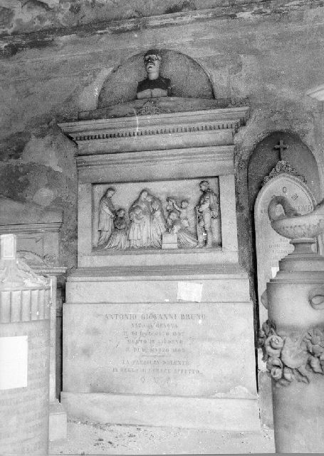 lapide tombale di Puntoni Giovanni (sec. XIX)