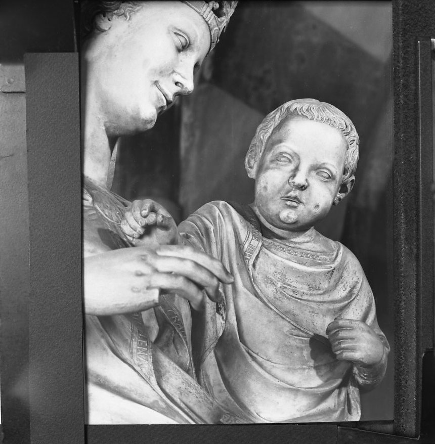 Madonna della Rosa, Madonna con bambino (statua) di Andrea Pisano, Pisano Nino (secondo quarto sec. XIV)