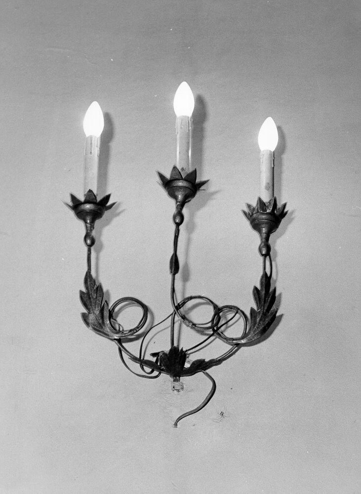 candeliere da parete, serie - ambito toscano (sec. XX)