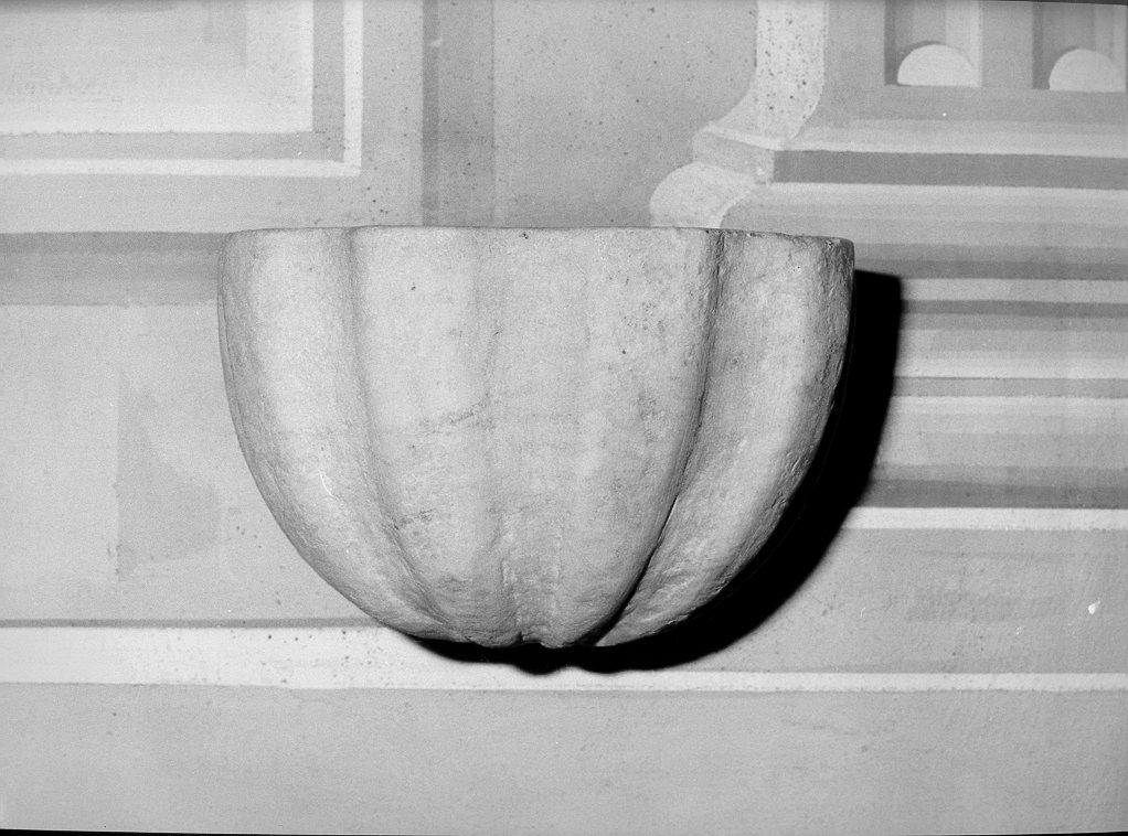 acquasantiera da parete - ambito toscano (sec. XVII)