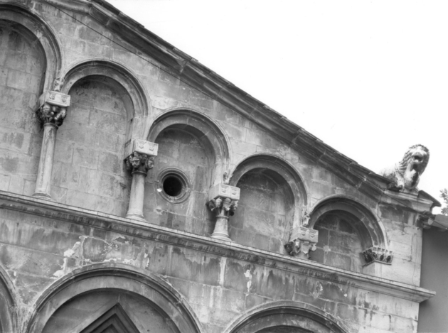 capitello, elemento d'insieme - bottega toscana (seconda metà sec. XII)