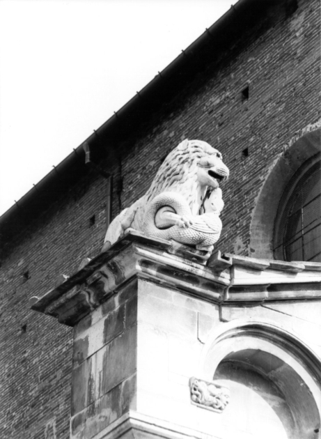LEONE CHE AZZANNA DRAGO A DUE TESTE (scultura, elemento d'insieme) di Guidetto (bottega) (ultimo quarto sec. XII)