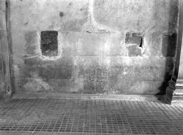 lapide tombale - bottega italiana (secc. XIV/ XV)