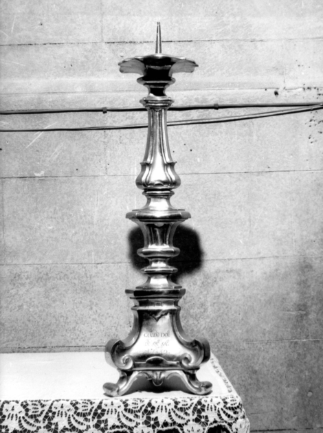 candeliere d'altare, serie - manifattura lucchese (sec. XVIII)