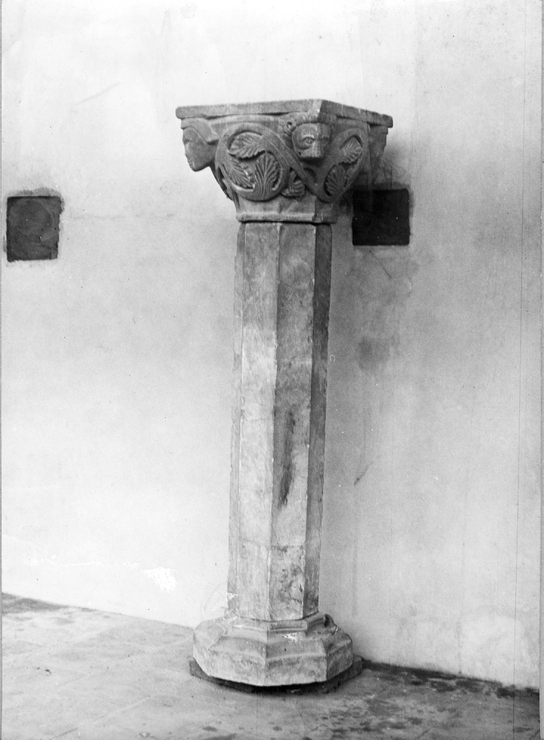 pilastro - ambito lucchese (sec. XII)