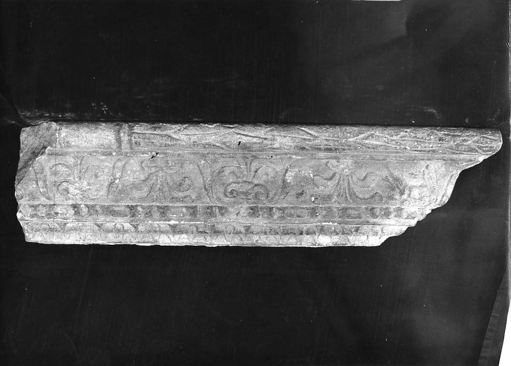 cornice, frammento - ambito toscano (secc. XIV/ XV)