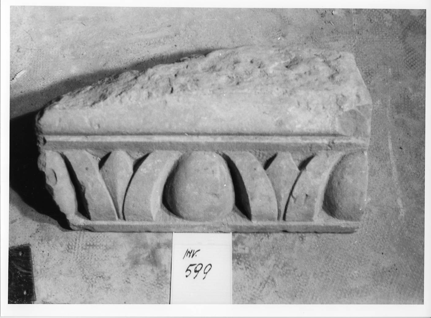 cornicione, frammento - ambito toscano (secc. XIV/ XV)