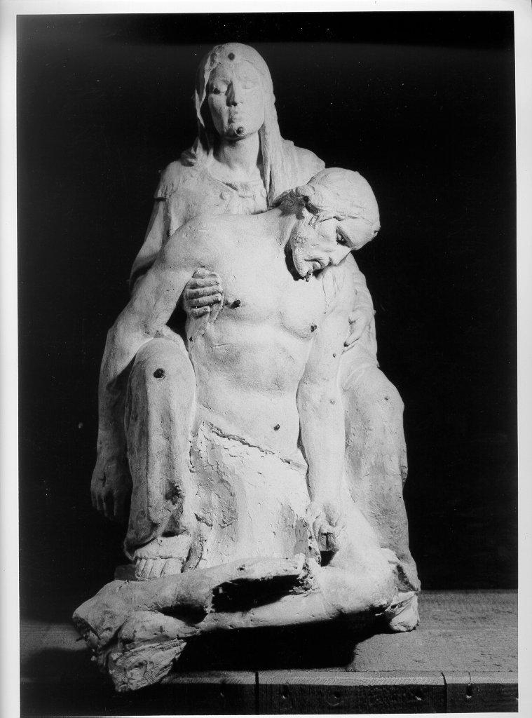 Pietà (gruppo scultoreo) - bottega italiana (prima metà sec. XX)