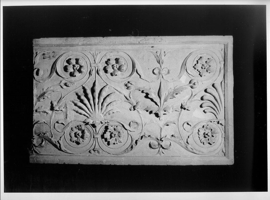 motivi decorativi (rilievo, frammento) - bottega italiana (fine/inizio secc. XIX/ XX)