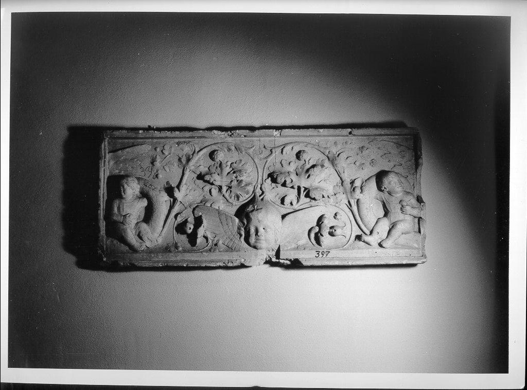 motivi decorativi (rilievo, frammento) - bottega italiana (prima metà sec. XX)