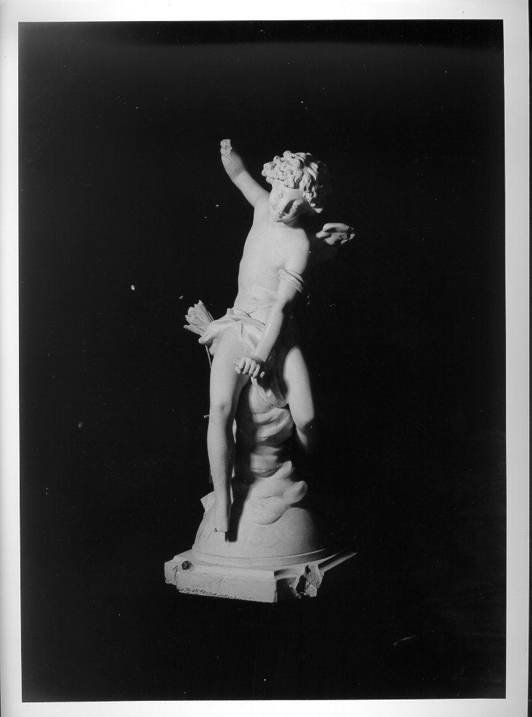 amorino con arco e faretra (statua, opera isolata) - bottega italiana (fine/inizio secc. XIX/ XX)