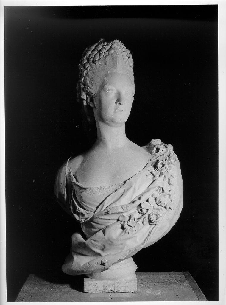 Maria Antonietta, ritratto di donna (busto, opera isolata) - bottega carrarese (metà sec. XVIII)