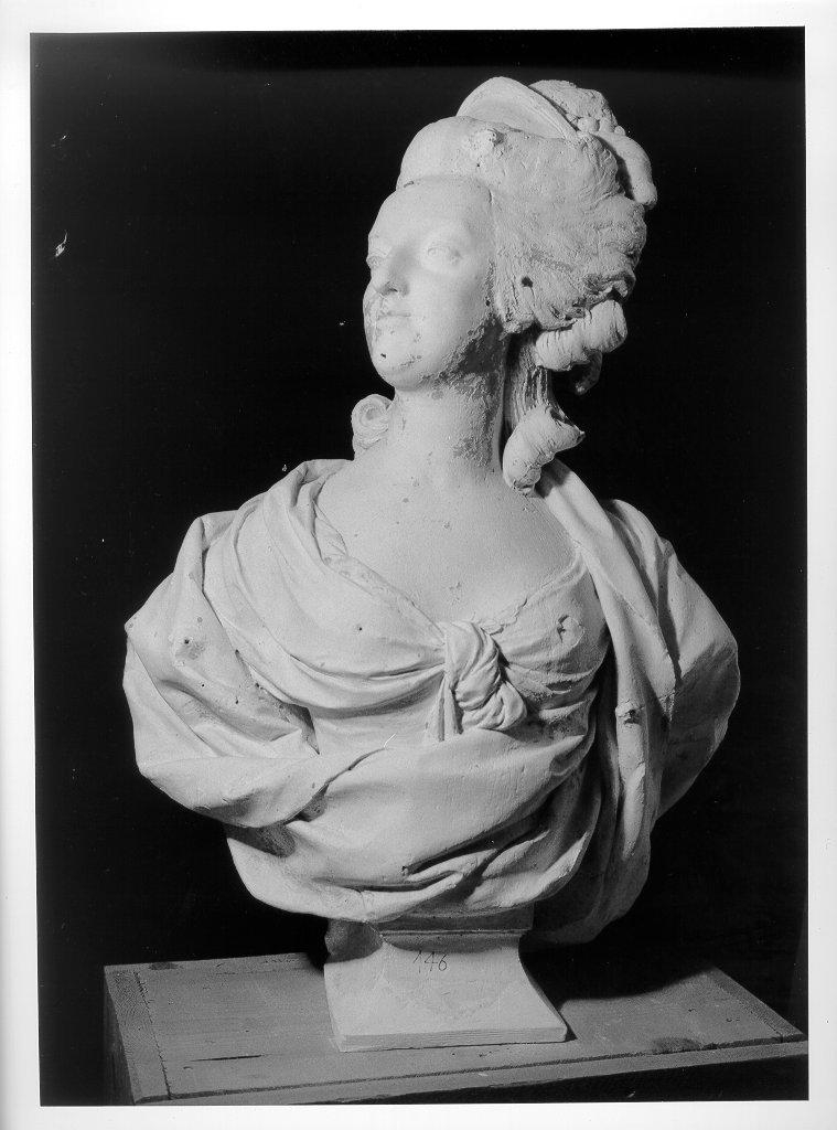 ritratto di donna (busto, opera isolata) - ambito francese (metà sec. XVIII)