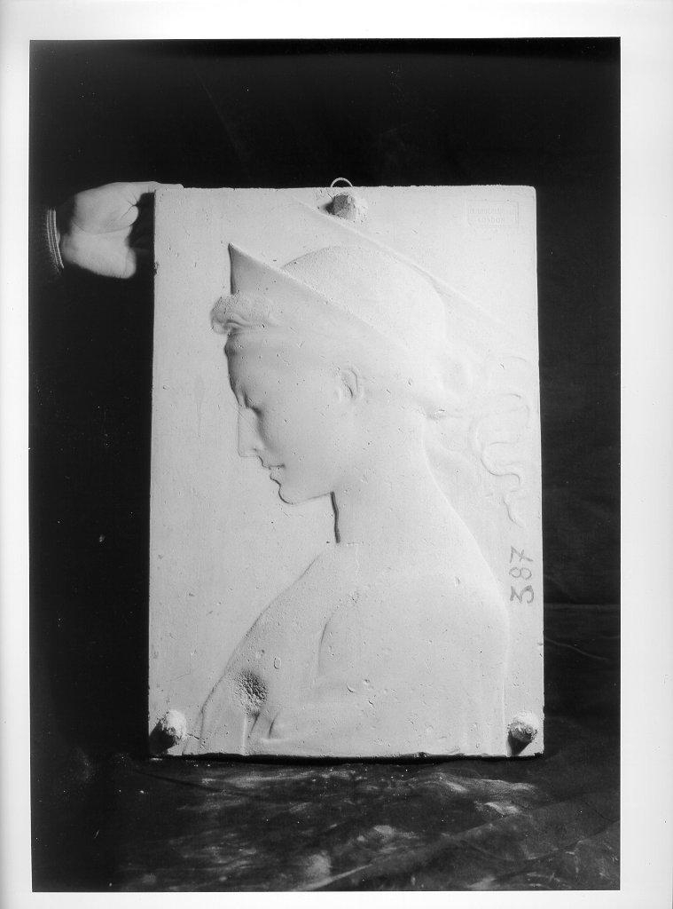 busto femminile (rilievo, opera isolata) - bottega italiana (inizio sec. XX)