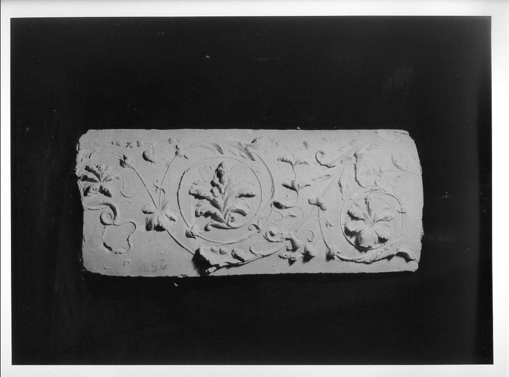 cornice architettonica, elemento d'insieme - bottega italiana (fine/inizio secc. XIX/ XX)