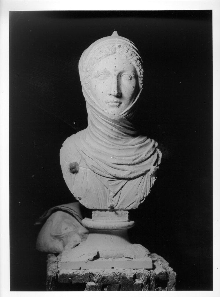busto femminile (busto, opera isolata) - bottega italiana (fine/inizio secc. XIX/ XX)