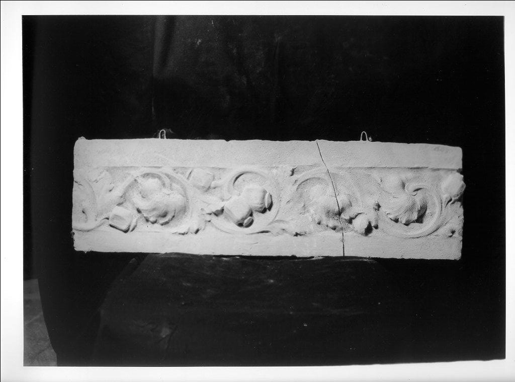 motivi decorativi vegetali (rilievo, elemento d'insieme) - bottega italiana (prima metà sec. XX)