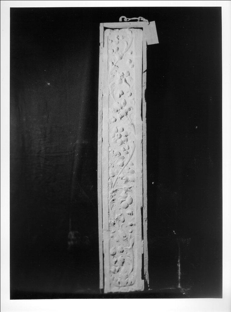 cornice architettonica, elemento d'insieme - bottega italiana (fine/inizio secc. XIX/ XX)