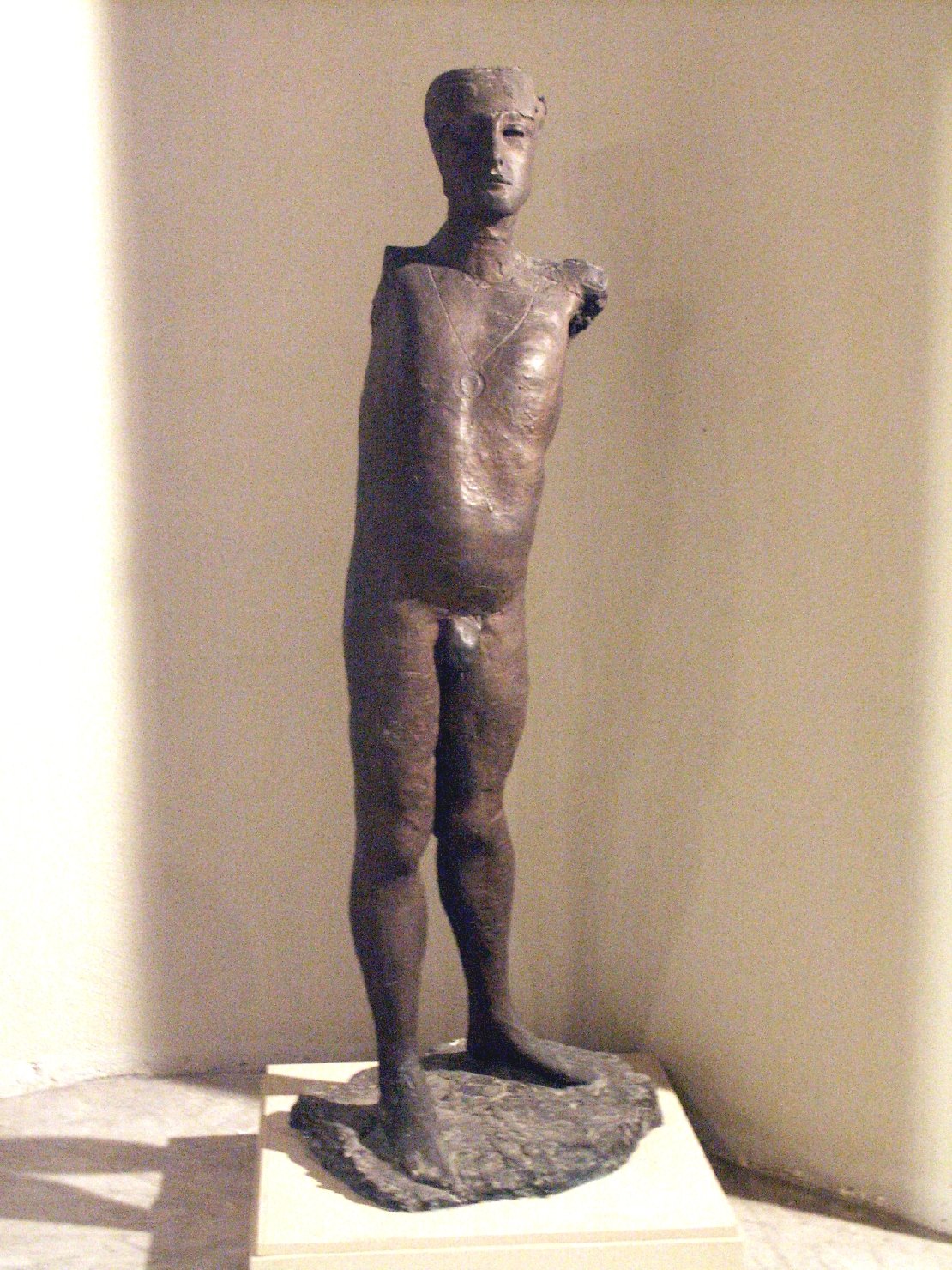 Un re, Figura maschile (statua) di Perez Augusto (sec. XX)