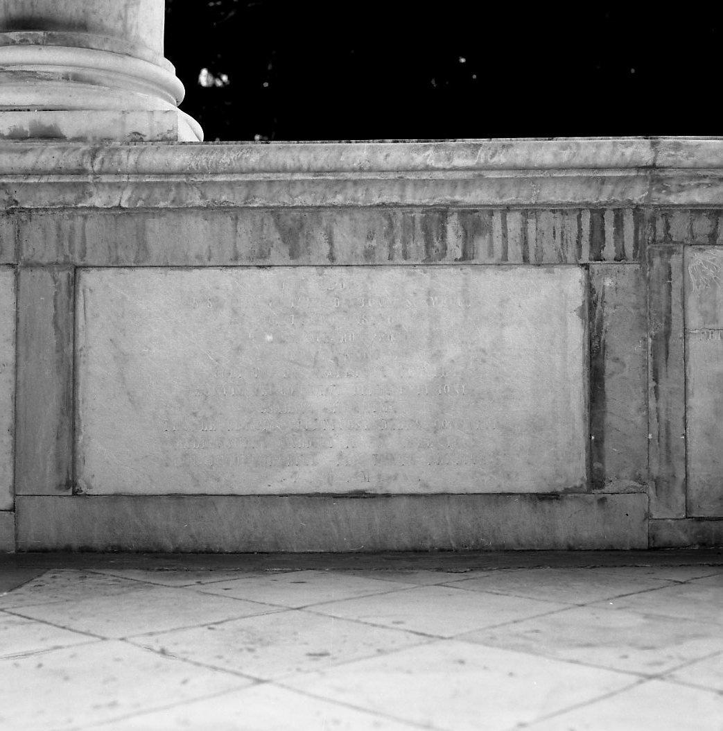 lapide tombale - bottega pisana (sec. XIX)