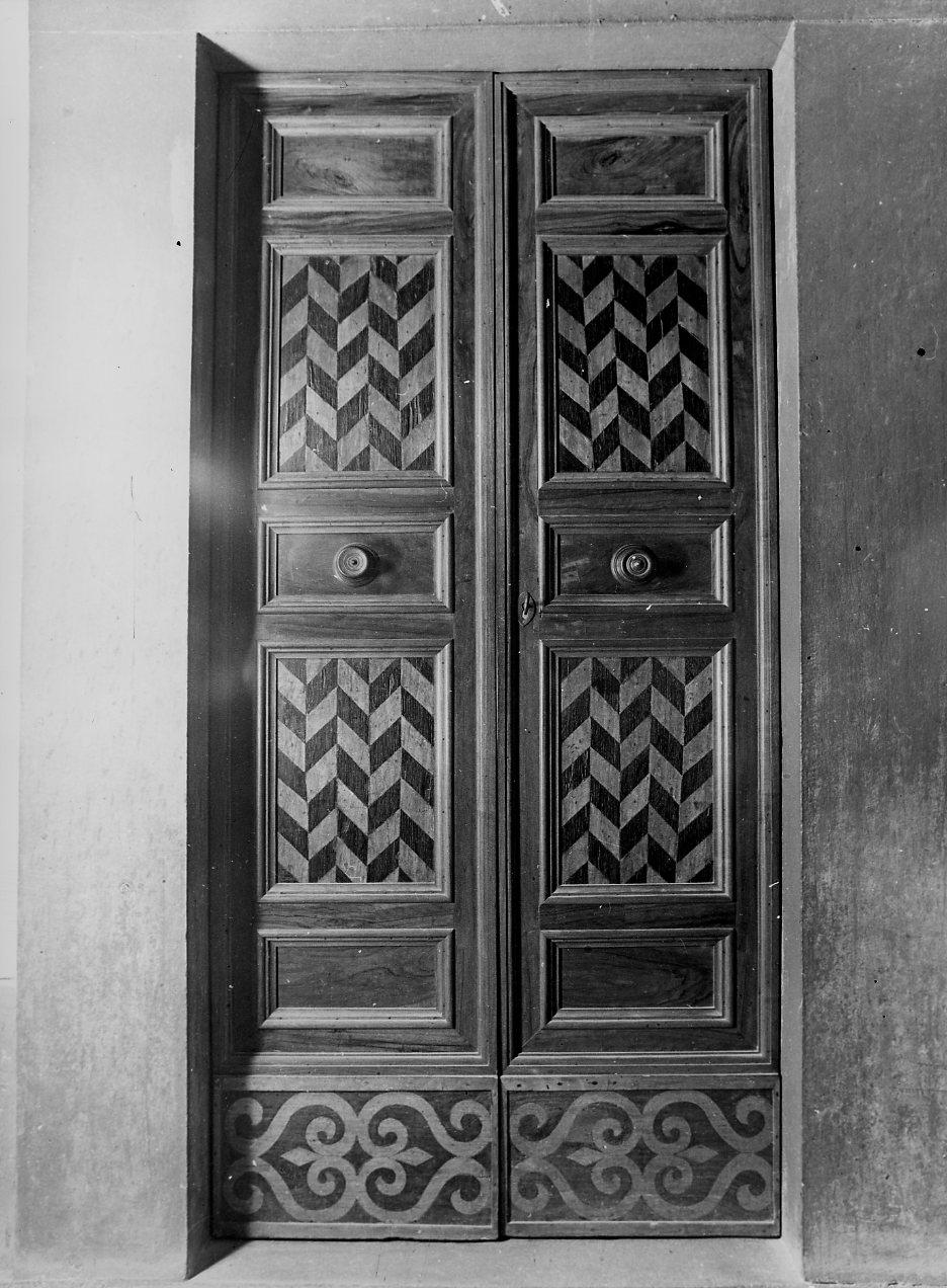 porta - a due battenti - bottega pisana (sec. XVI)