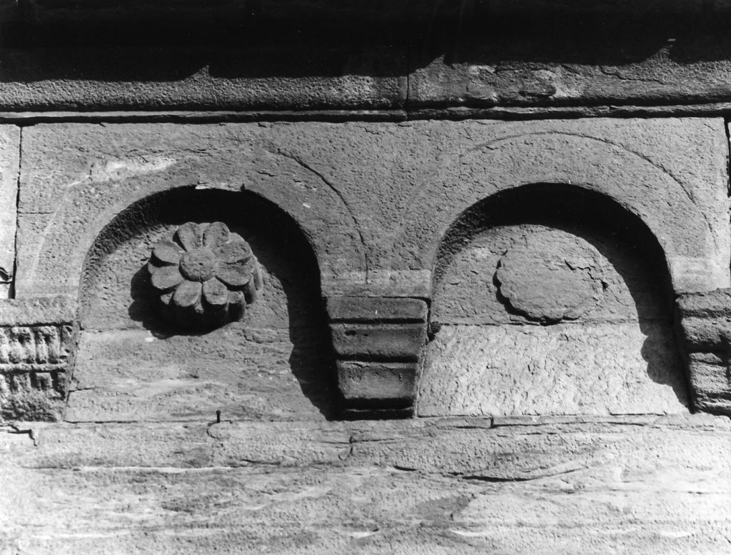 decorazione plastica - bottega apuana (sec. XII)