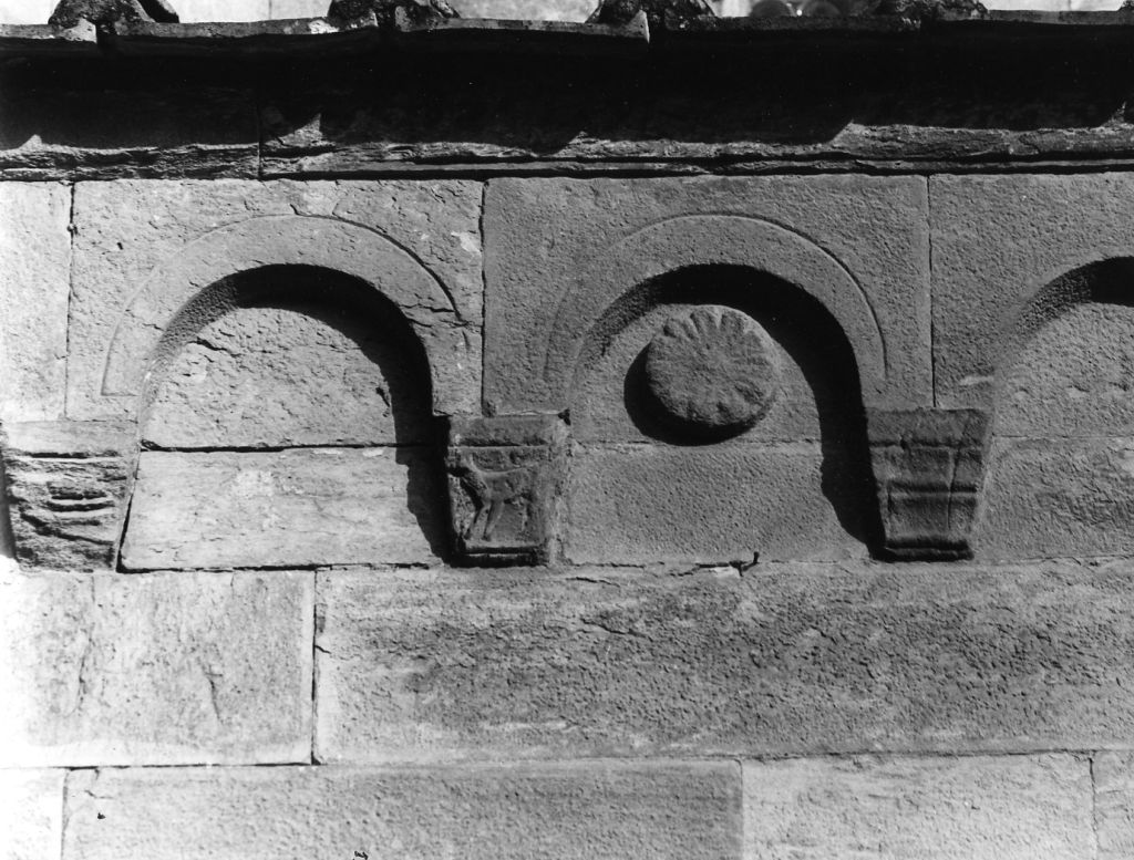 decorazione plastica - bottega apuana (sec. XII)