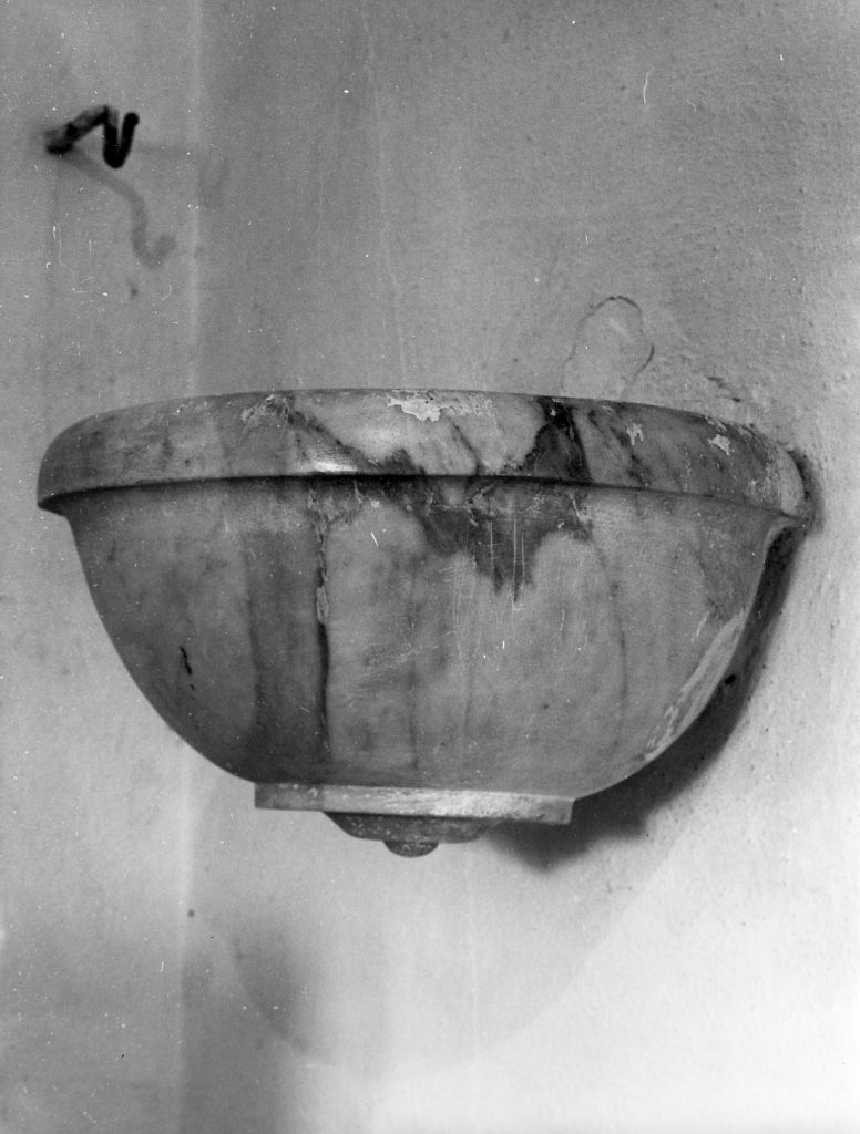 acquasantiera da parete - bottega apuana (sec. XVIII)