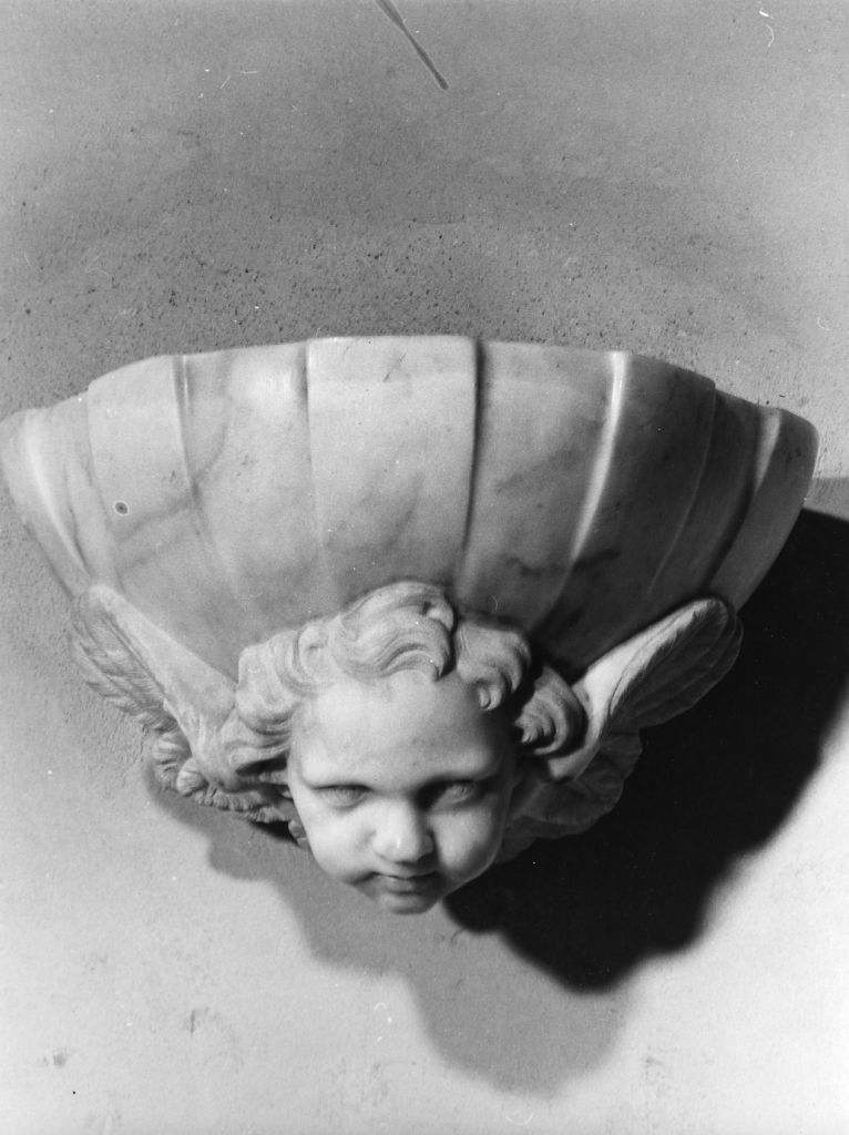 acquasantiera da parete - bottega apuana (sec. XVIII)