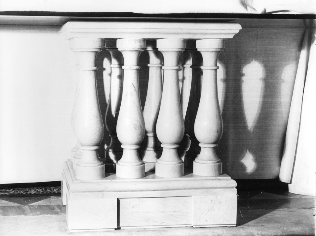 tavolo - bottega carrarese (primo quarto sec. XX)