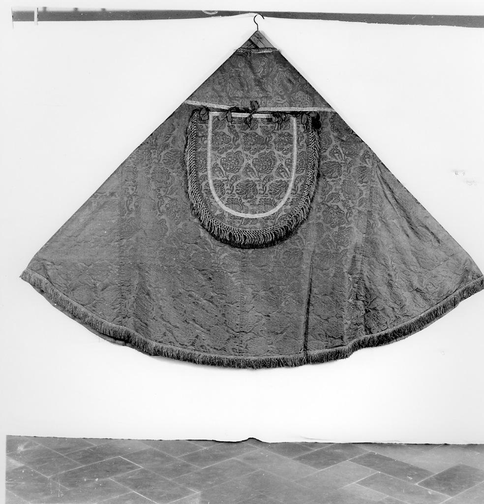 piviale - manifattura lucchese (sec. XVIII)