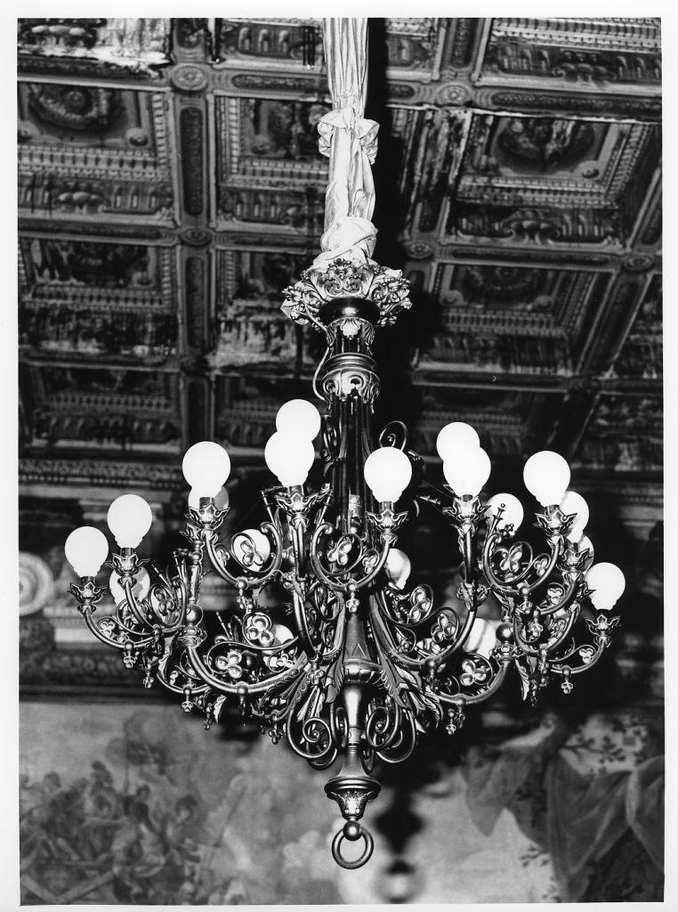 lampadario - bottega italiana (secondo quarto sec. XX)
