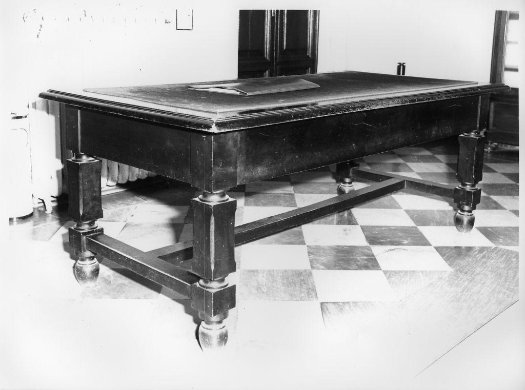 tavolo - bottega toscana (prima metà sec. XX)