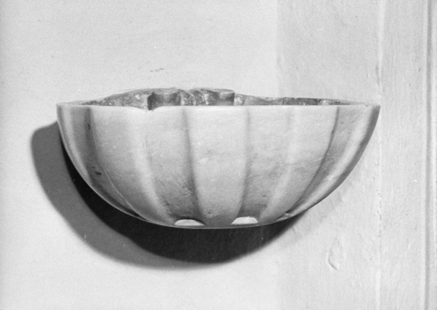 acquasantiera da parete - bottega toscana (sec. XVIII)