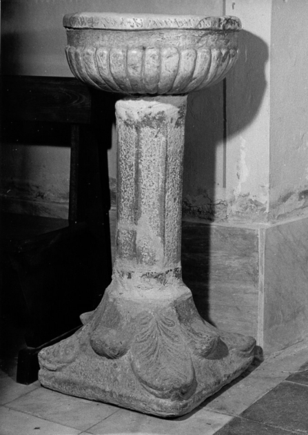 acquasantiera - a fusto - bottega toscana (sec. XVI)