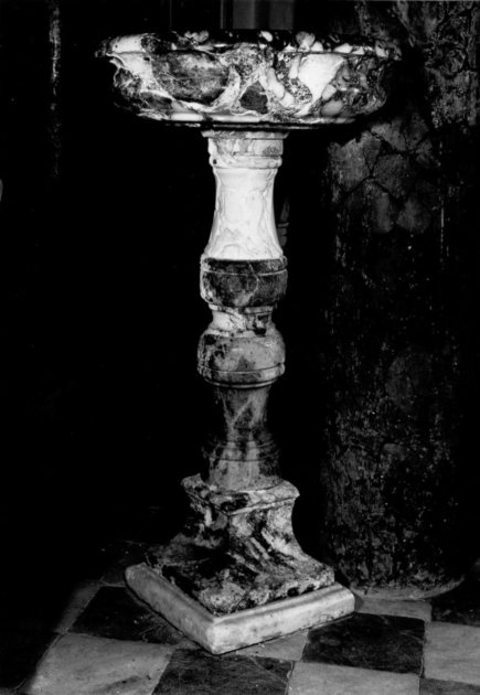 acquasantiera - a fusto - bottega apuo-versiliese (sec. XVII)